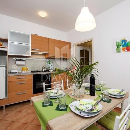 Apartament Santa Eufemia Rovinj 10Min Walk To City & Free Garage Parking Zewnętrze zdjęcie