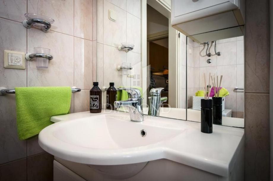 Apartament Santa Eufemia Rovinj 10Min Walk To City & Free Garage Parking Zewnętrze zdjęcie